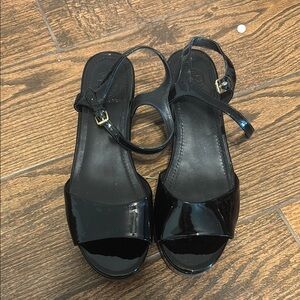 Tory Burch Black Sandals with Ankle Strap and Open-Toe Design